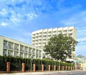 Kuren in Polen: Blick auf das Kurhaus Alga Baltic Resort Swinemünde Swinoujscie Polen