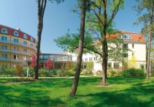 Kuren in Deutschland: Blick auf die Klinik Eisenmoorbad Bad Schmiedeberg Sachsen-Anhalt