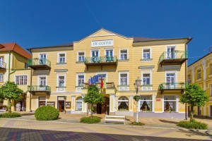 Kuren in Tschechien: © Františkovy Lázně Savoy a.s. - Außenansicht vom Kurhaus Goethe in Franzensbad Frantiskovy Lazne