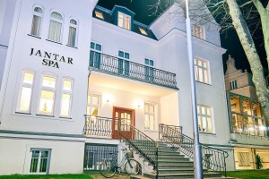 Kuren in Polen: Außenansicht vom Hotel Jantar SPA Kolberg Kolobrzeg