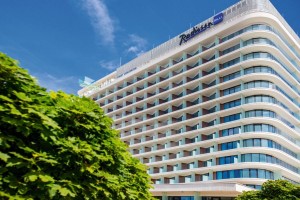 Kuren in Polen: Außenansicht vom Radisson Blu Resort Swinemünde Swinoujscie