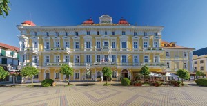 Kuren Tschechien: © Františkovy Lázně Savoy a.s. - Außenansicht vom Kurhaus Savoy Franzensbad Frantiskovy Lazne Tschechien