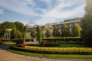 Kuren in Polen: Außenansicht des Sanatorium Zameczek in Bad Kudowa Kudowa Zdrój