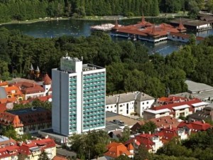 Kuren in Ungarn: Außenansicht vom Hunguest Hotel Panorama in Héviz